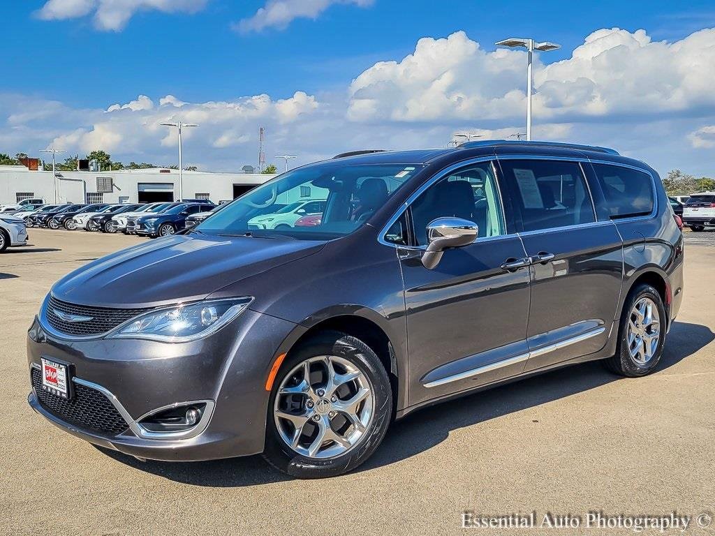 Used 2017 Chrysler Pacifica Limited image 2