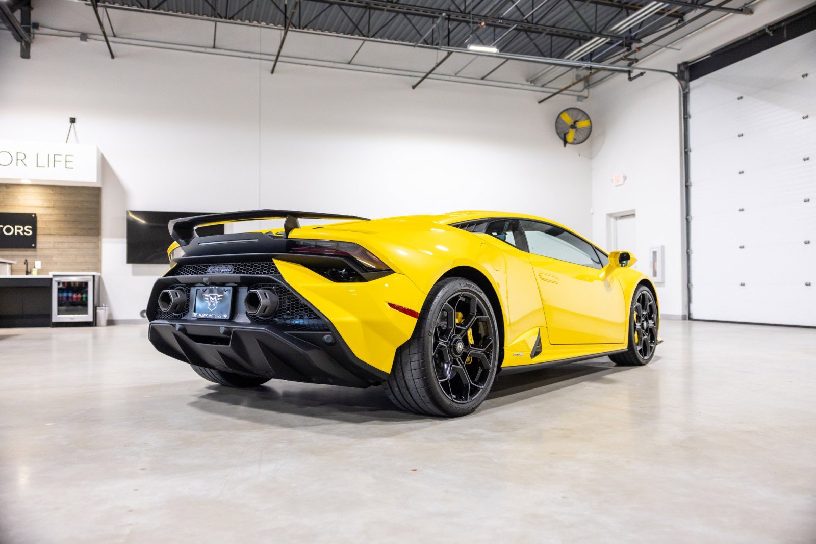 Used 2023 Lamborghini Huracan Tecnica RWD image 4
