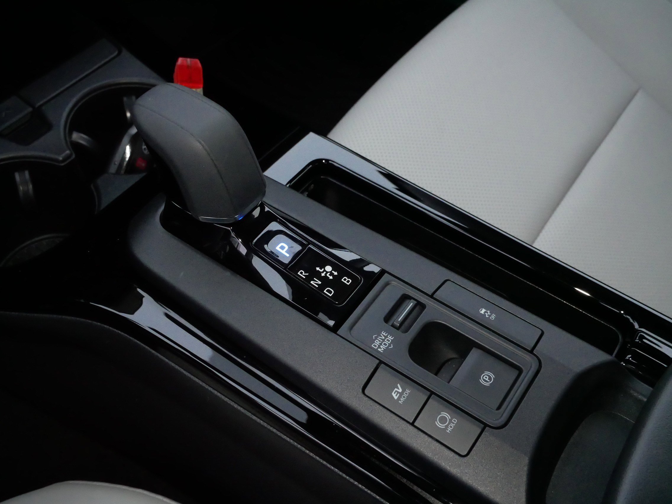 Used 2025 Toyota Prius Limited image 24