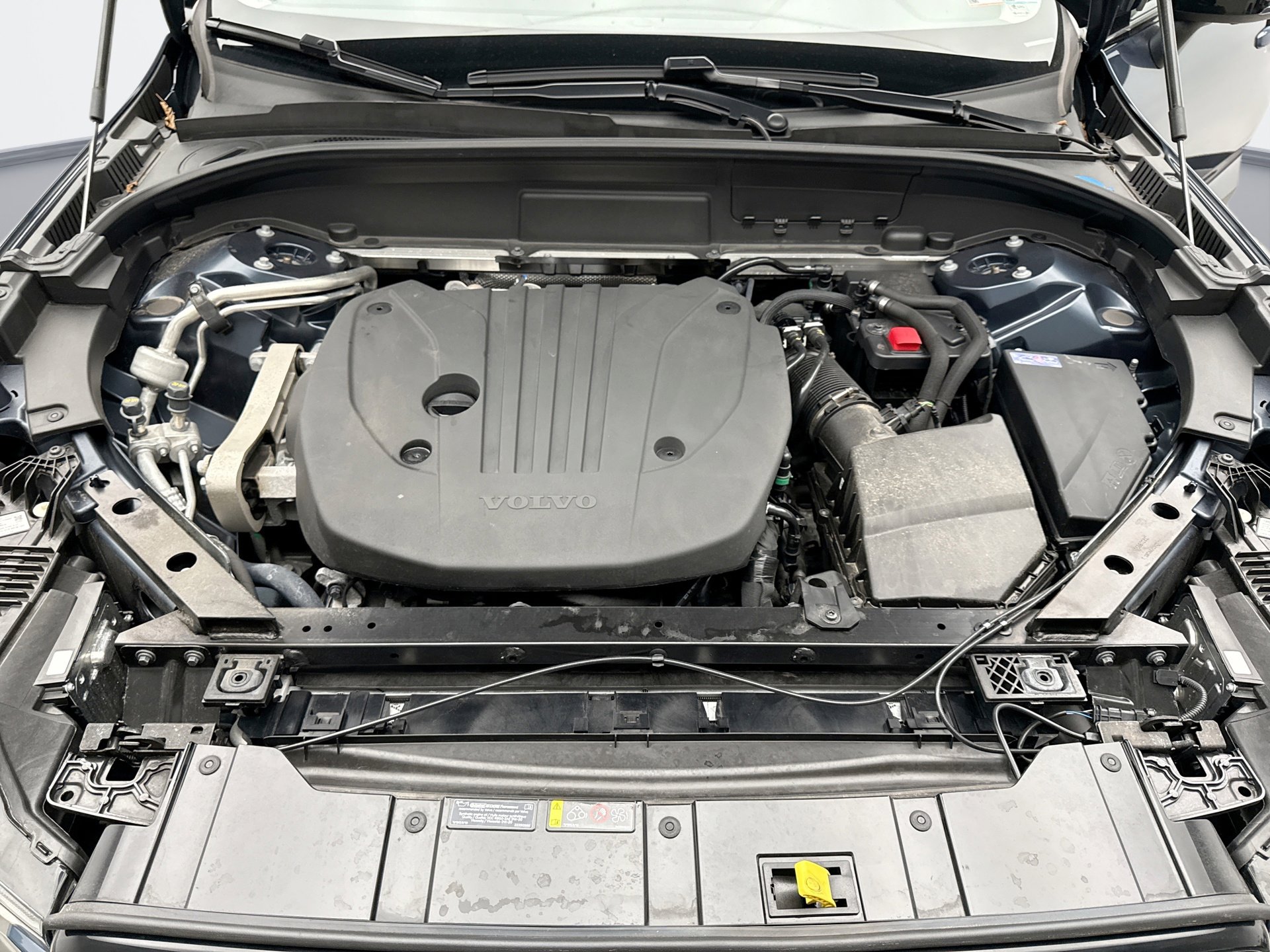 Used 2025 Volvo XC60 B5 Plus image 25