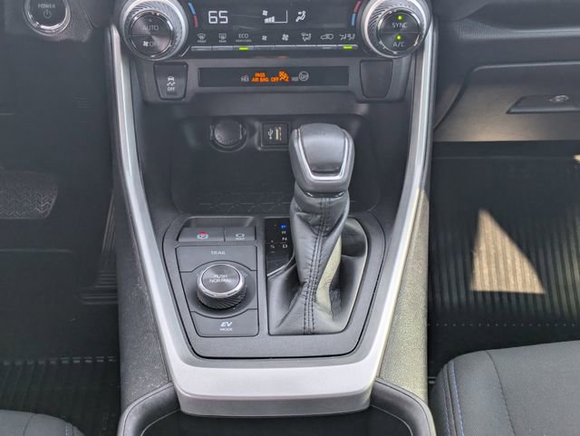 Used 2023 Toyota RAV4 SE image 21