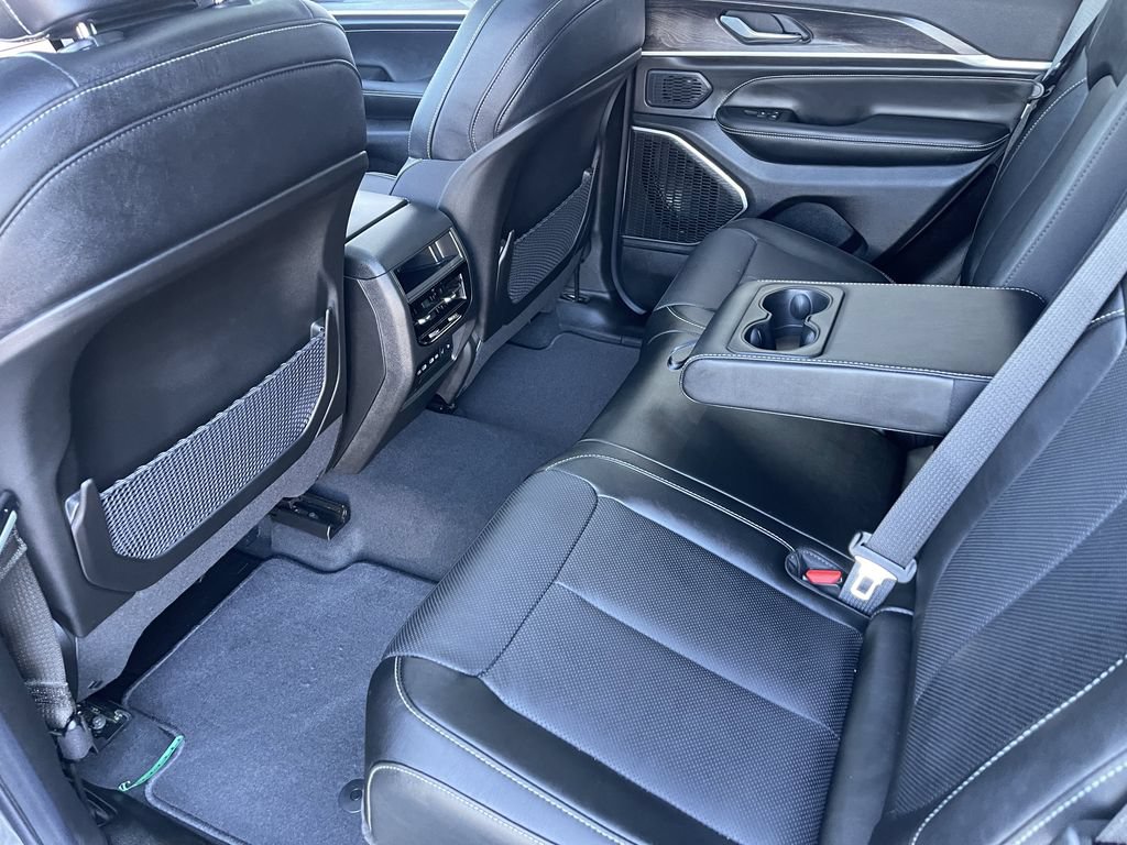 New 2026 Jeep Grand Cherokee Limited AWD/4WD image 16