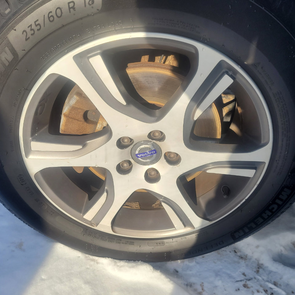 Used 2015 Volvo XC60 T6 Platinum w/ Climate Package image 37