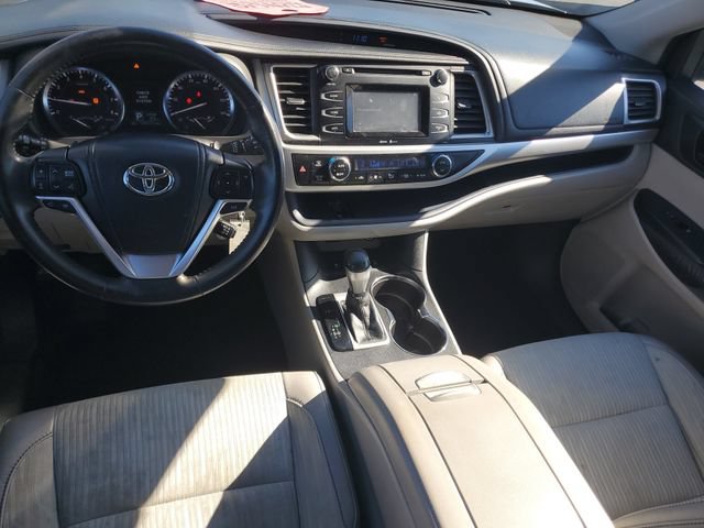Used 2014 Toyota Highlander Plus AWD/4WD image 10