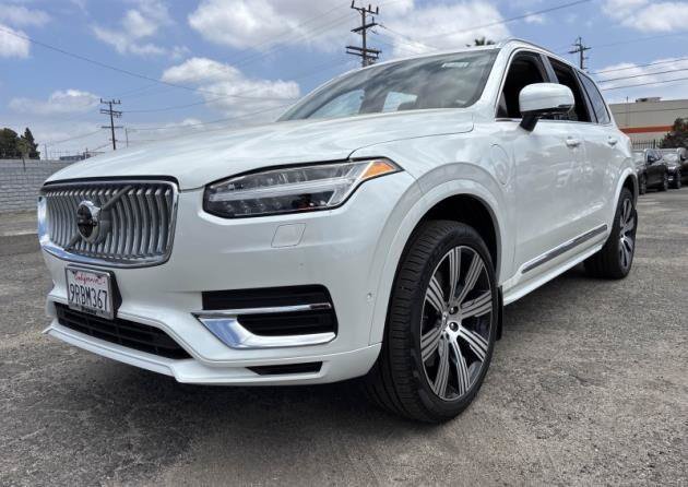 Used 2025 Volvo XC90 T8 Ultra w/ Protection Package Premier AWD/4WD image 2