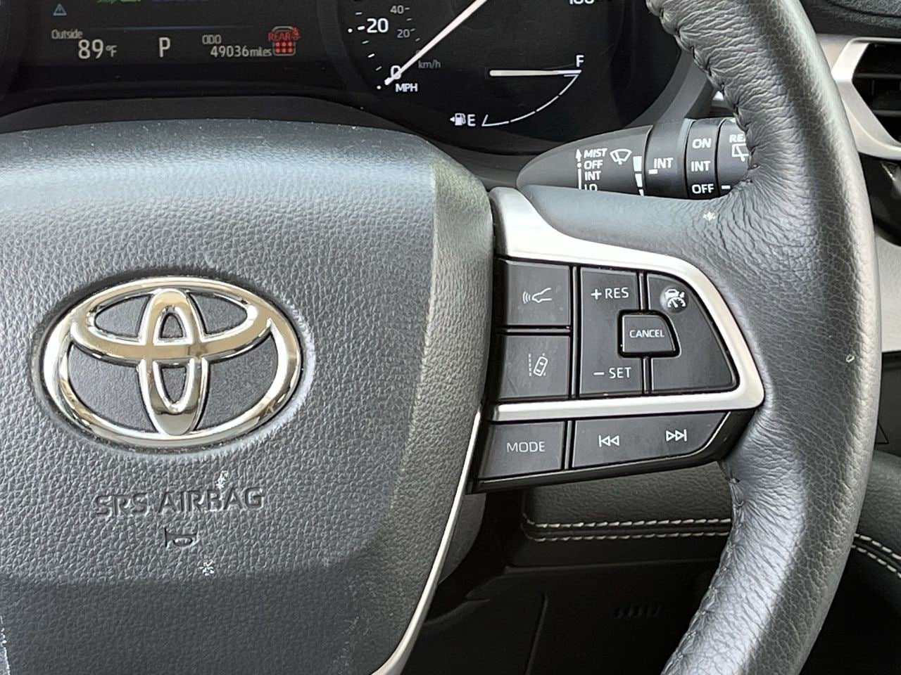 Used 2025 Toyota Sienna XLE FWD image 14