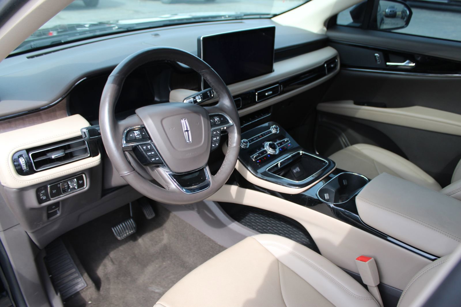 Used 2023 Lincoln Nautilus Reserve w/ Monochromatic Package image 10