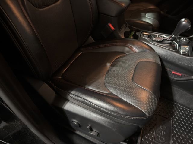 Used 2022 Jeep Cherokee Trailhawk w/ Premium Leather Package image 18