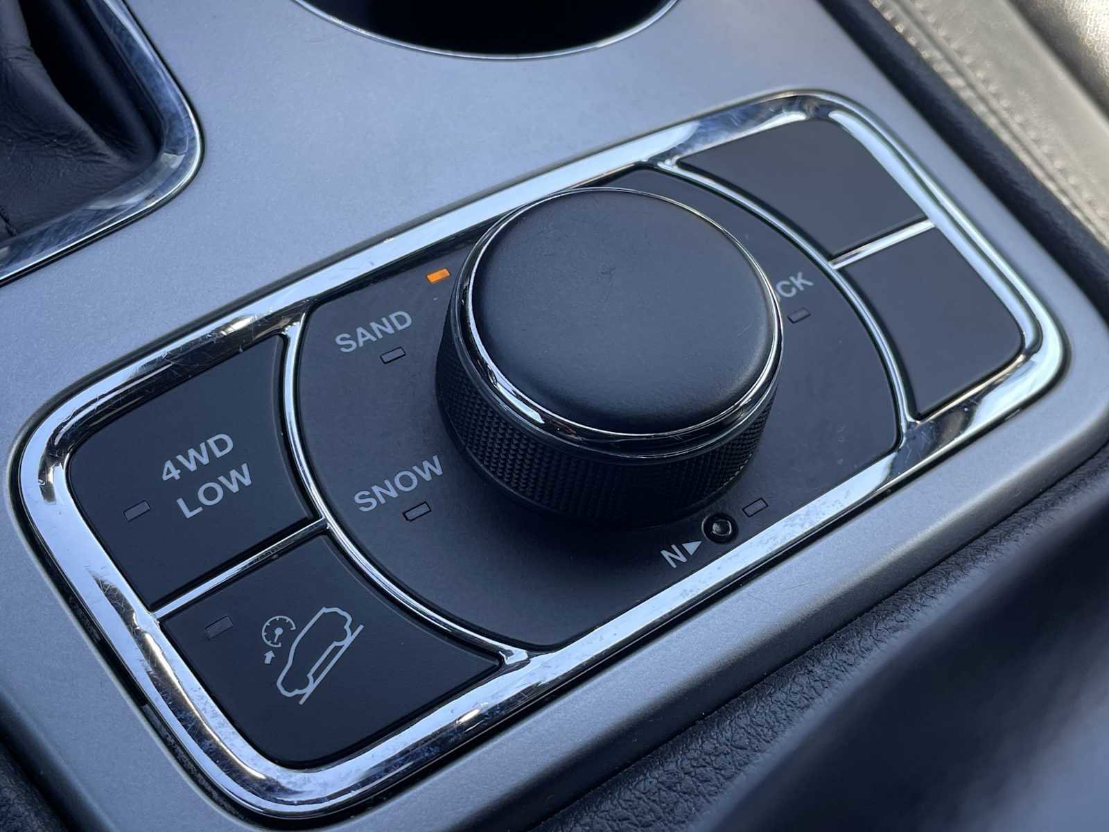 Used 2018 Jeep Grand Cherokee Limited image 25