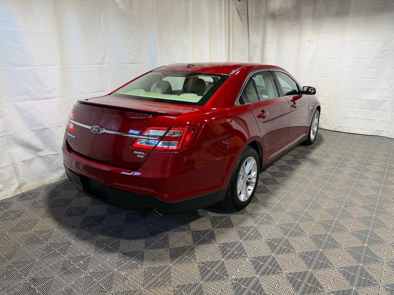 Used 2015 Ford Taurus SEL w/ Equipment Group 201A AWD/4WD image 6
