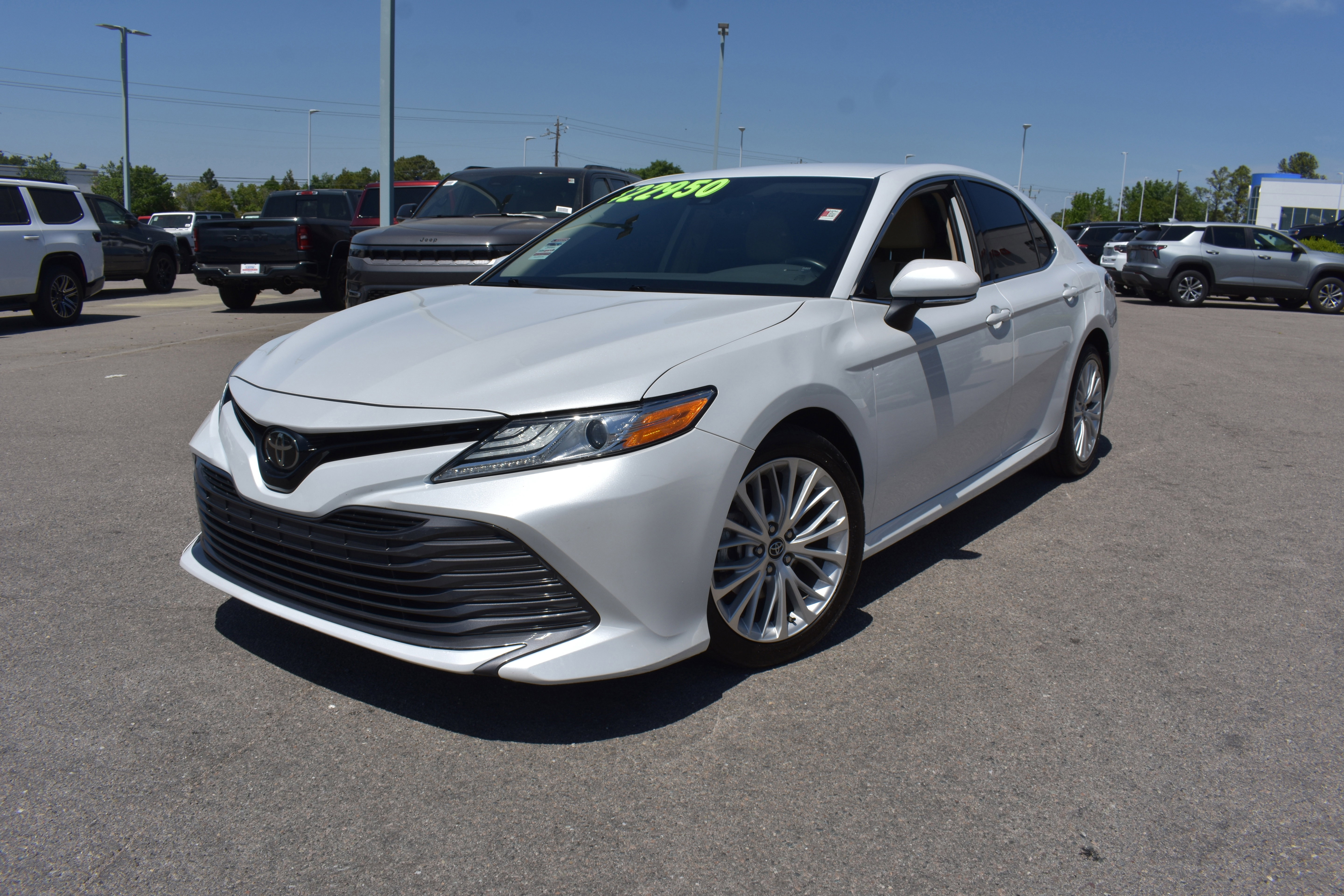 Used 2019 Toyota Camry XLE FWD image 5