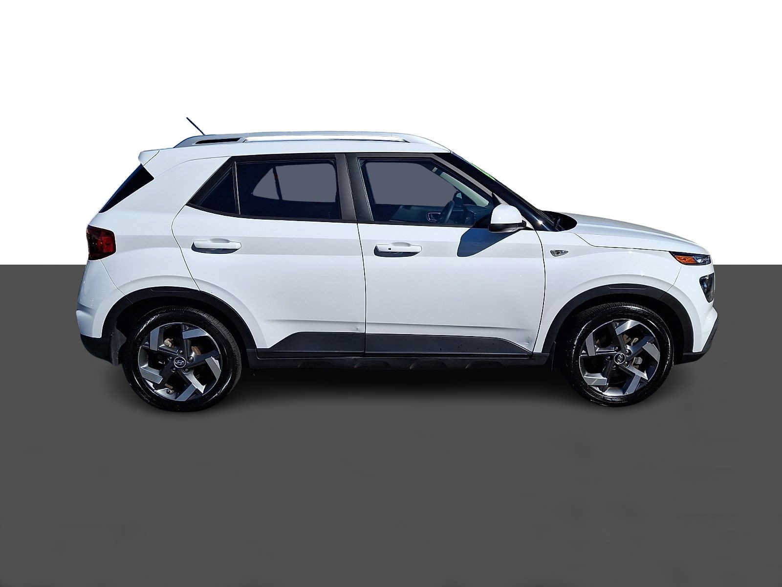 Used 2024 Hyundai Venue SEL FWD image 7