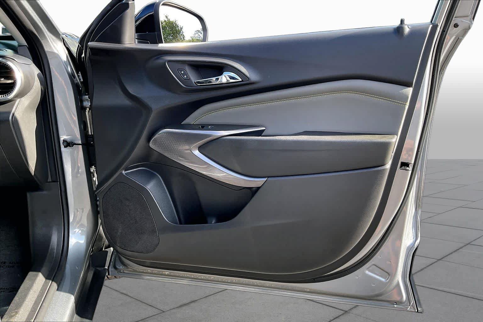 Certified 2025 Chevrolet Trax ACTIV w/ Driver Confidence Package FWD image 23