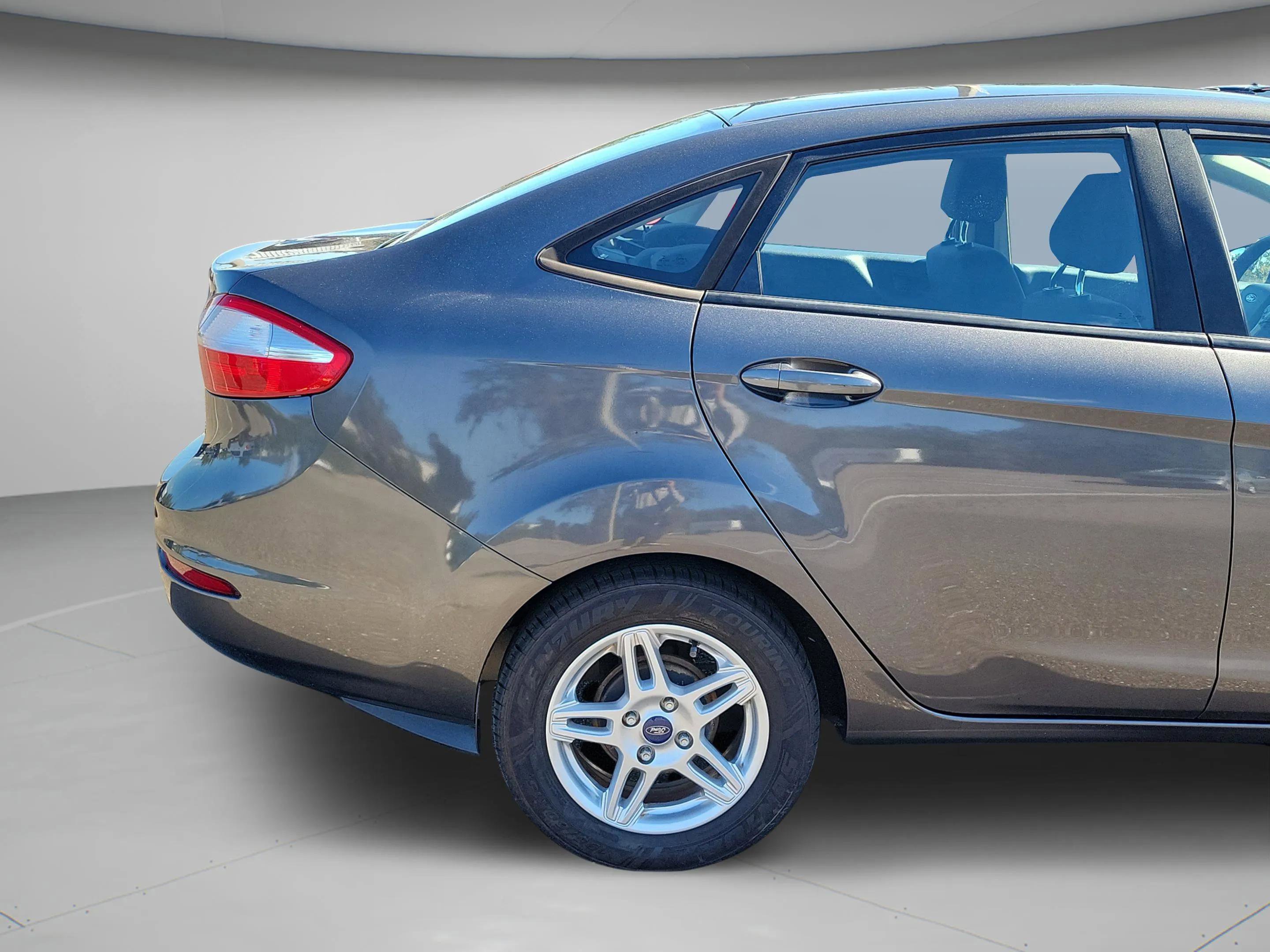 Used 2017 Ford Fiesta SE image 32