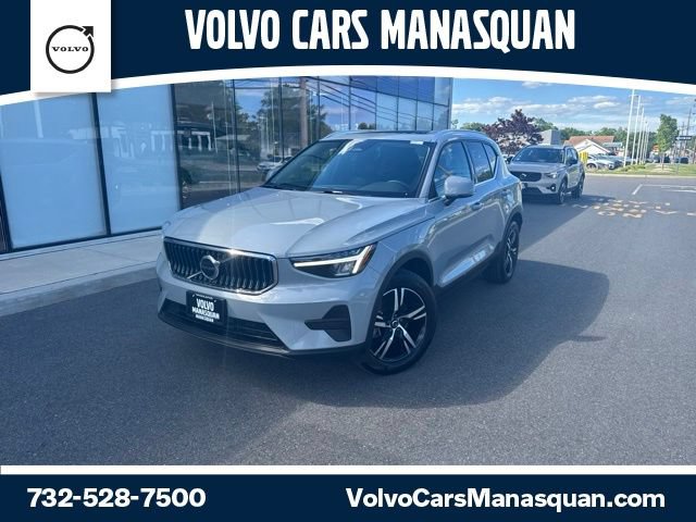 Certified 2025 Volvo XC40 B5 Core AWD/4WD image 1