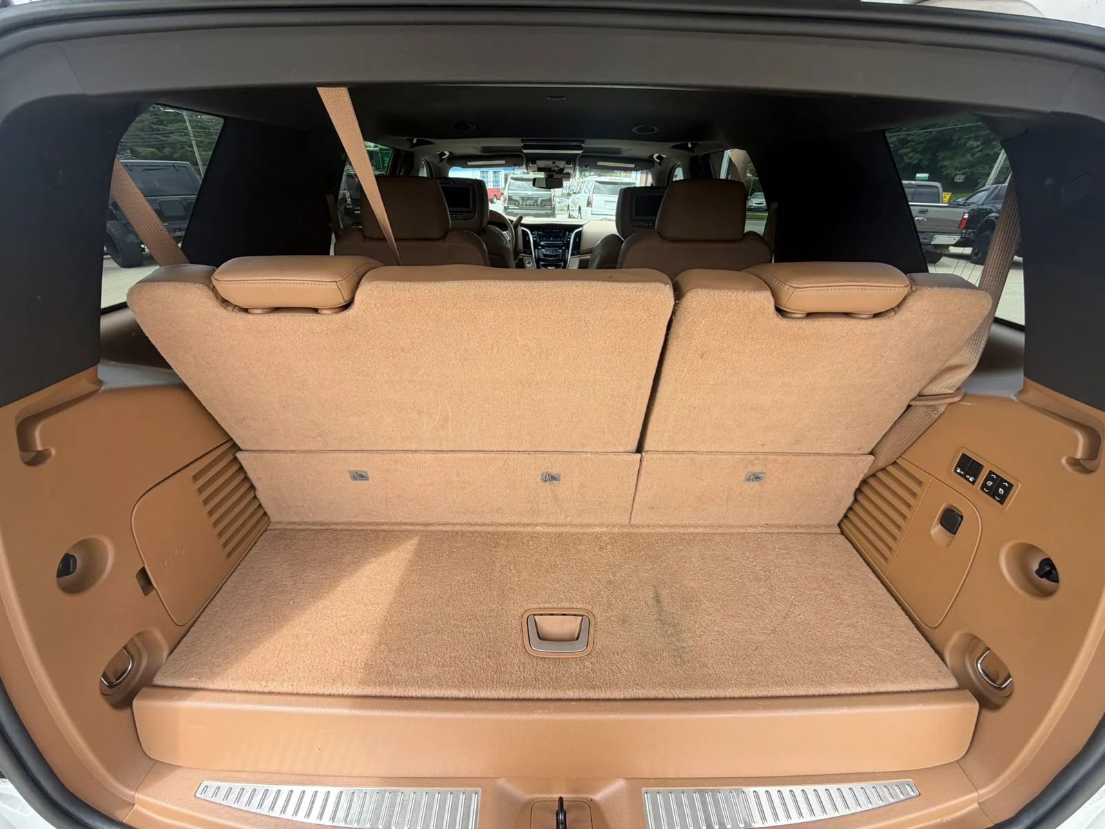 Used 2017 Cadillac Escalade Platinum AWD/4WD image 7