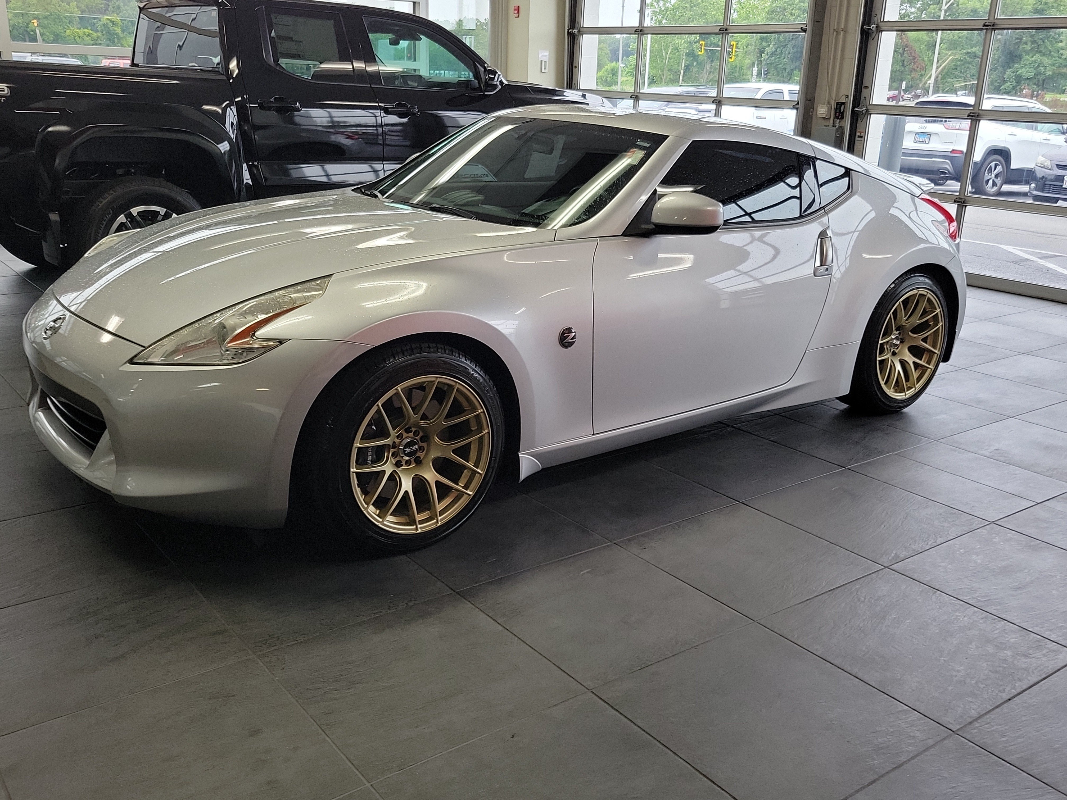 Used 2010 Nissan 370Z Coupe w/ Sport Pkg RWD image 3