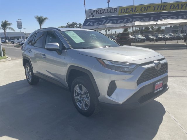 Used 2025 Toyota RAV4 XLE AWD/4WD image 2