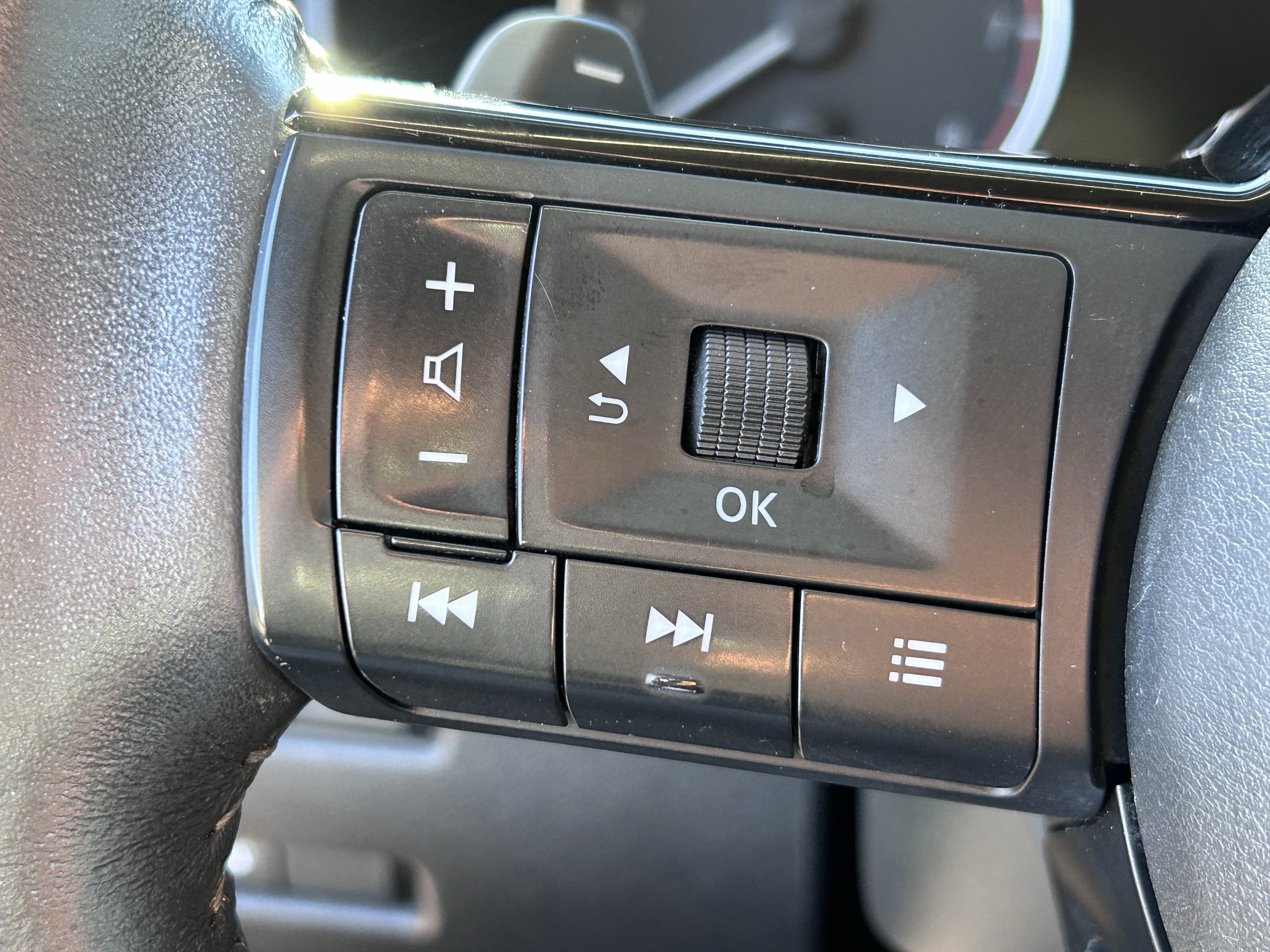 Used 2021 Nissan Rogue SL FWD image 14