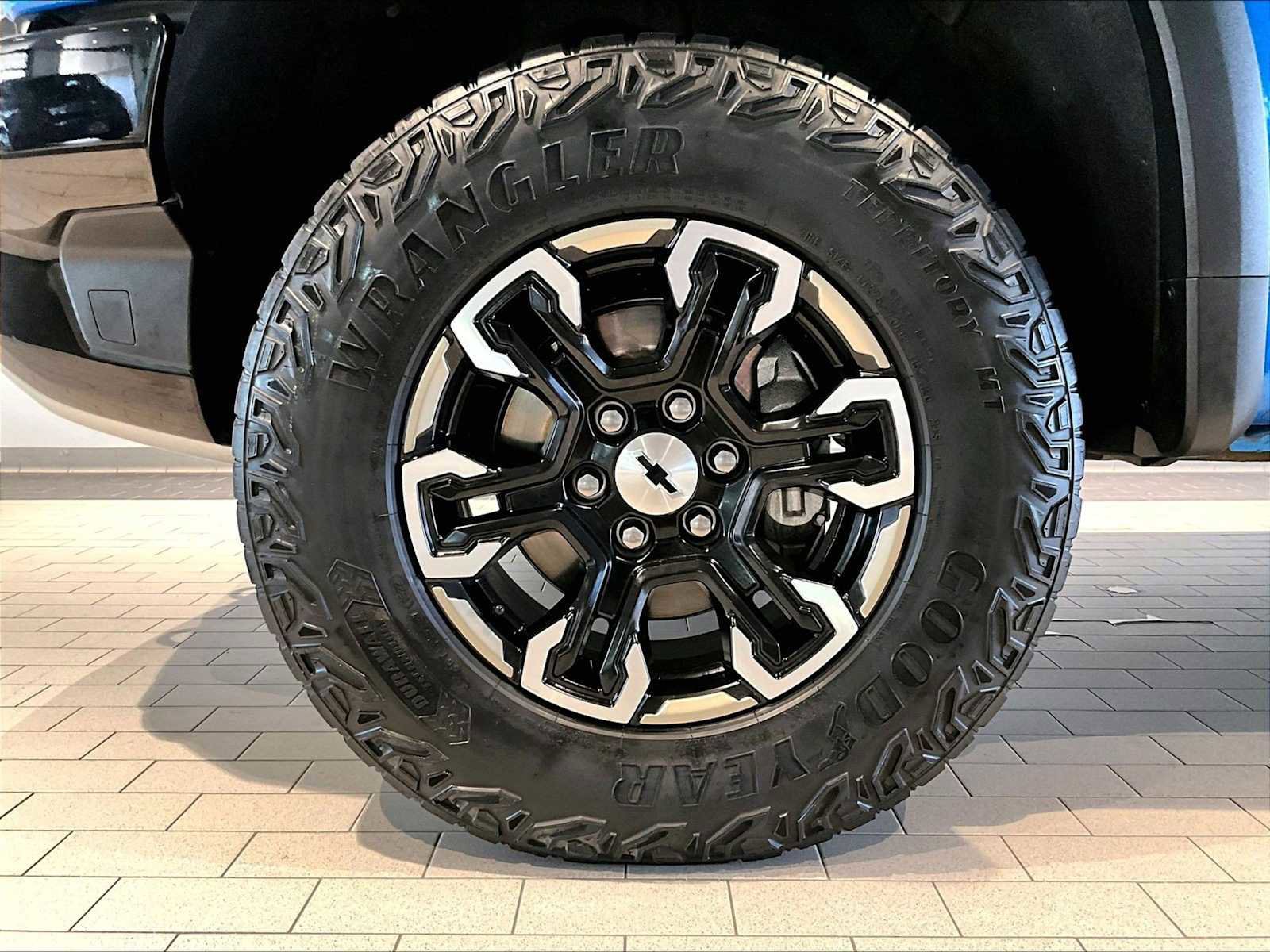 Used 2022 Chevrolet Silverado 1500 ZR2 w/ Technology Package image 14