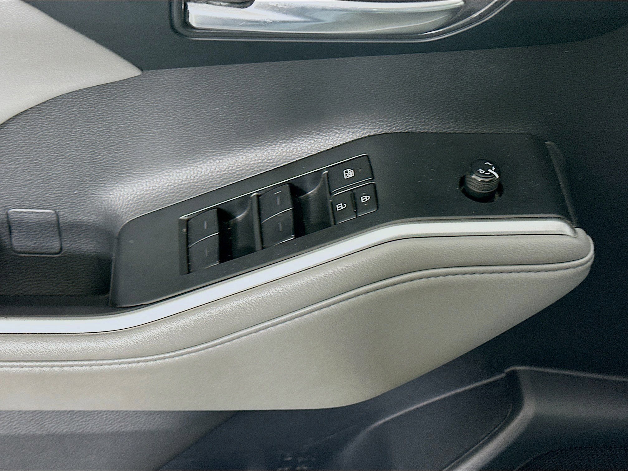 Used 2023 Toyota Highlander XLE image 15