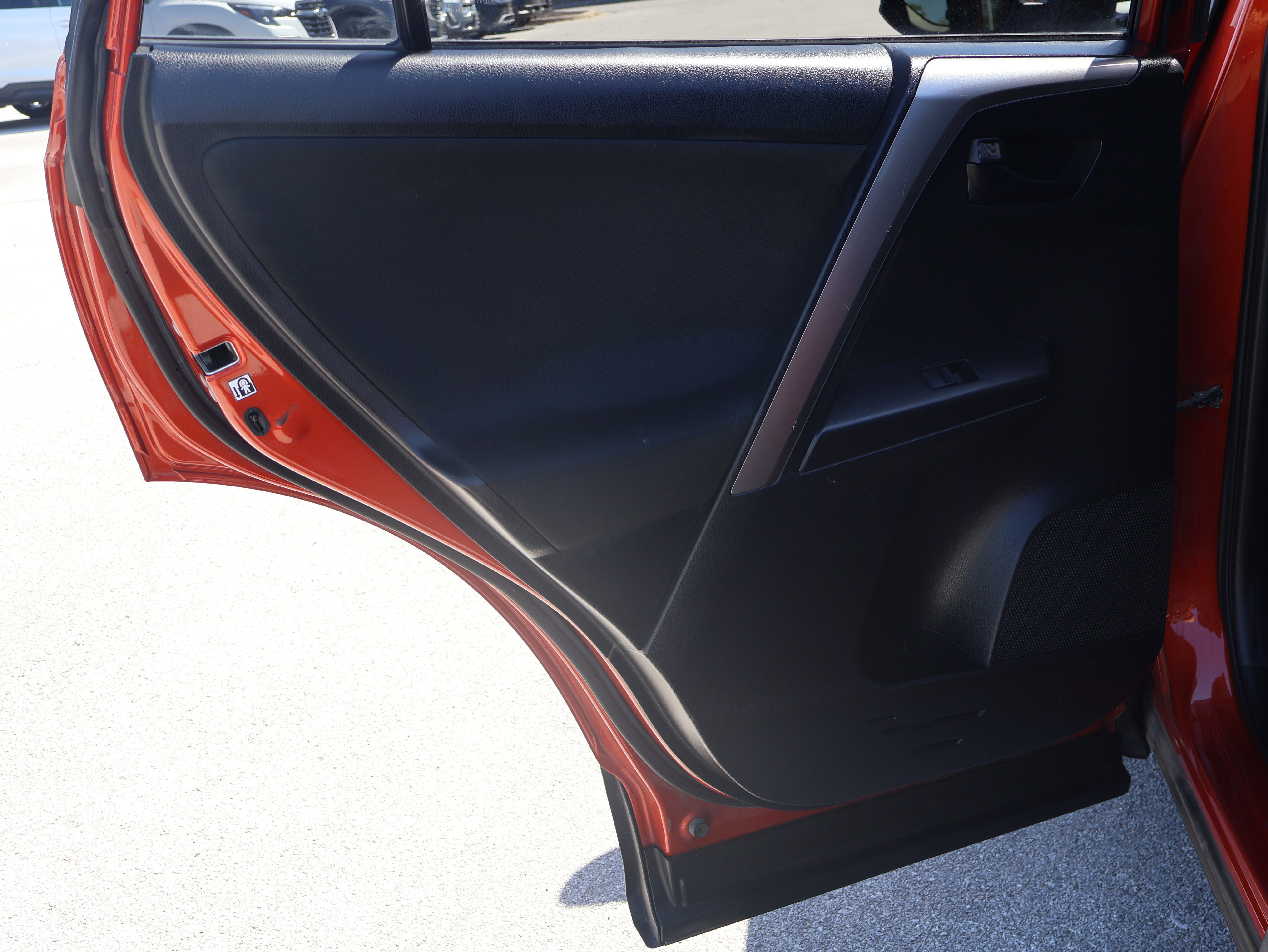 Used 2016 Toyota RAV4 LE AWD/4WD image 18