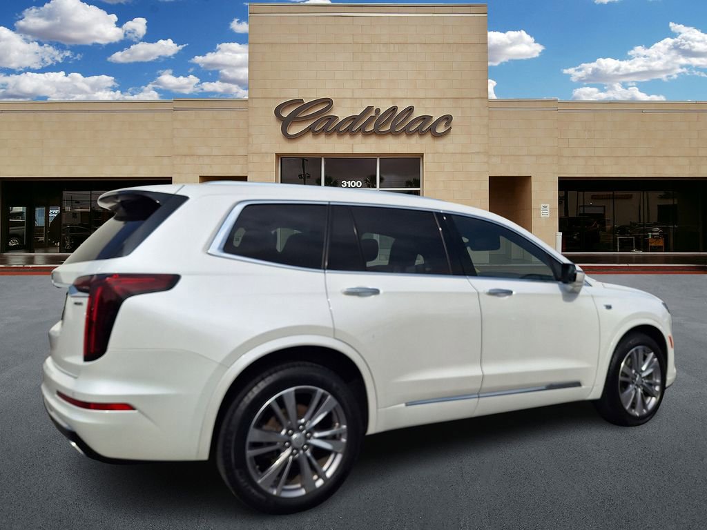 Used 2023 Cadillac XT6 Premium Luxury image 3