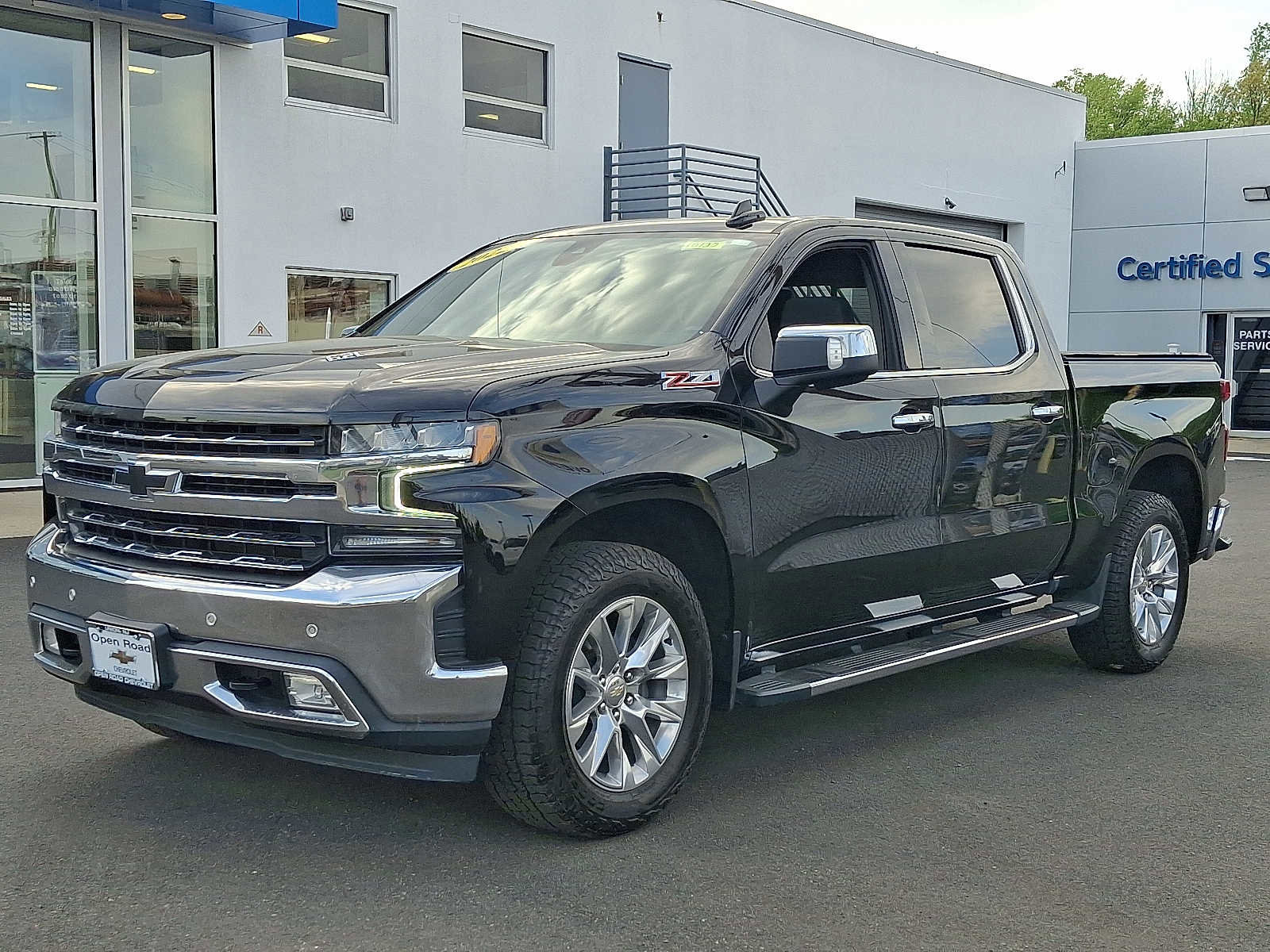 Used 2022 Chevrolet Silverado 1500 LTZ w/ LTZ Premium Package AWD/4WD image 3