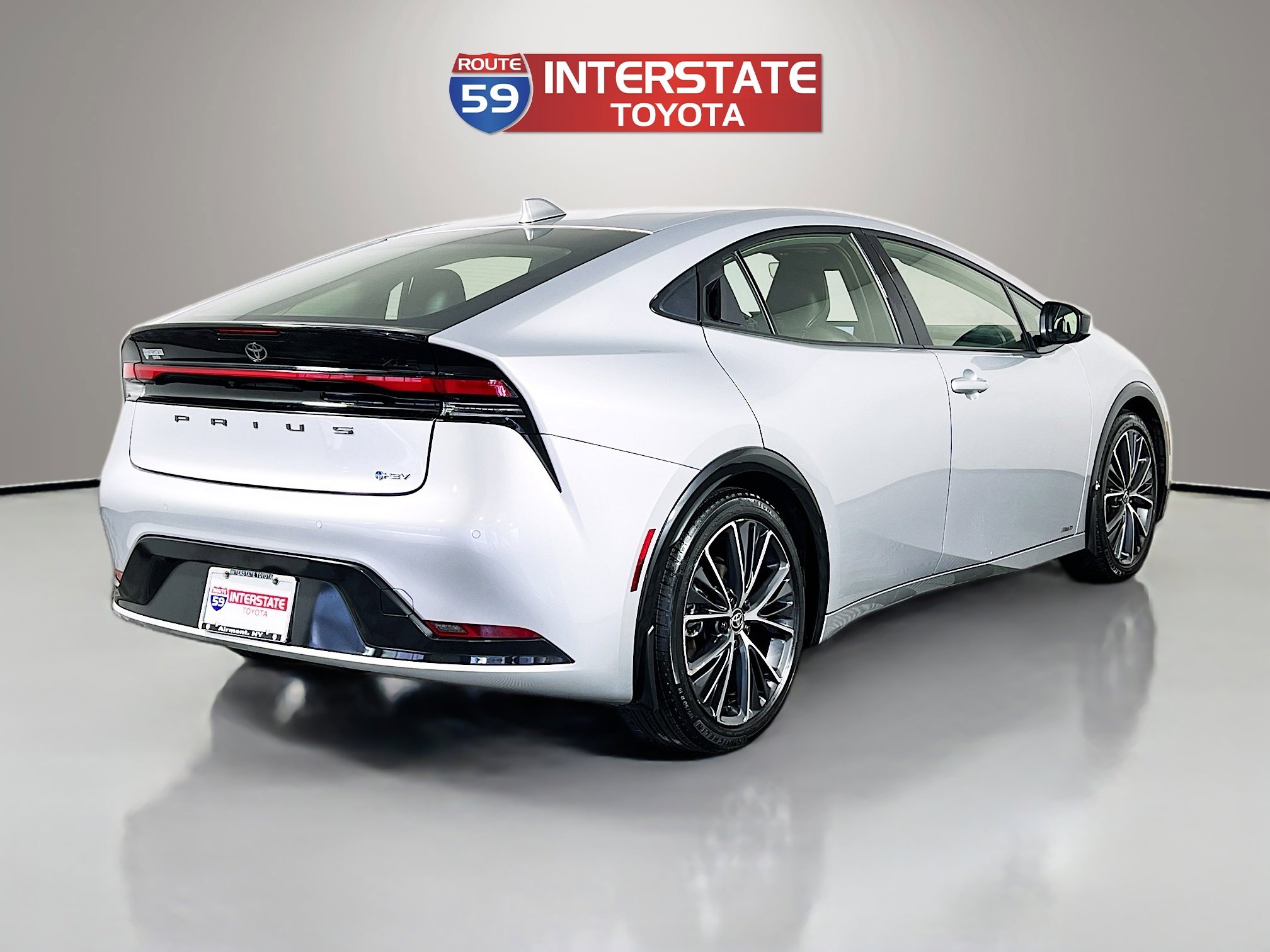 Used 2025 Toyota Prius XLE image 7
