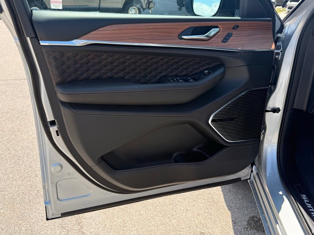 New 2026 Jeep Grand Cherokee L Summit w/ Obsidian Package AWD/4WD image 30