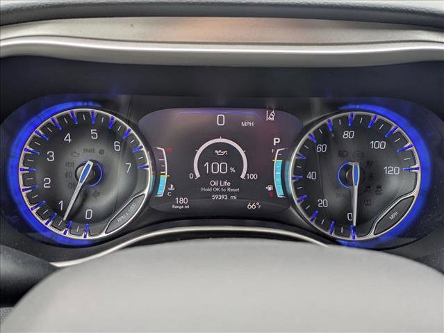Used 2023 Chrysler Pacifica Touring-L FWD image 11