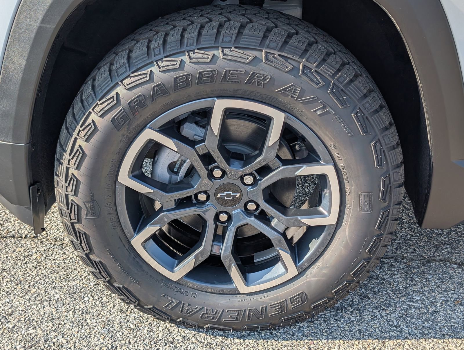 New 2026 Chevrolet Equinox ACTIV w/ Convenience Package III image 9