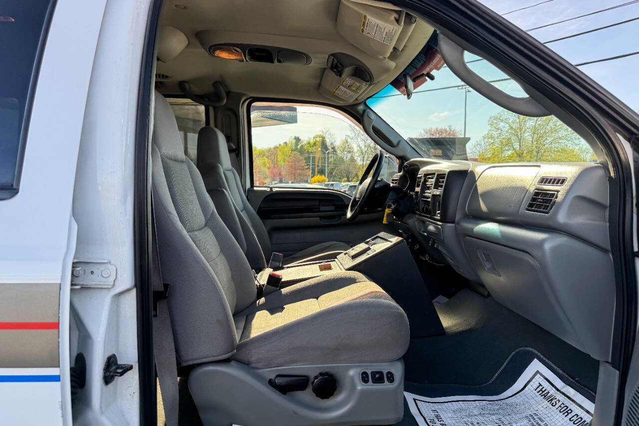 Used 2005 Ford Excursion XLT AWD/4WD image 12