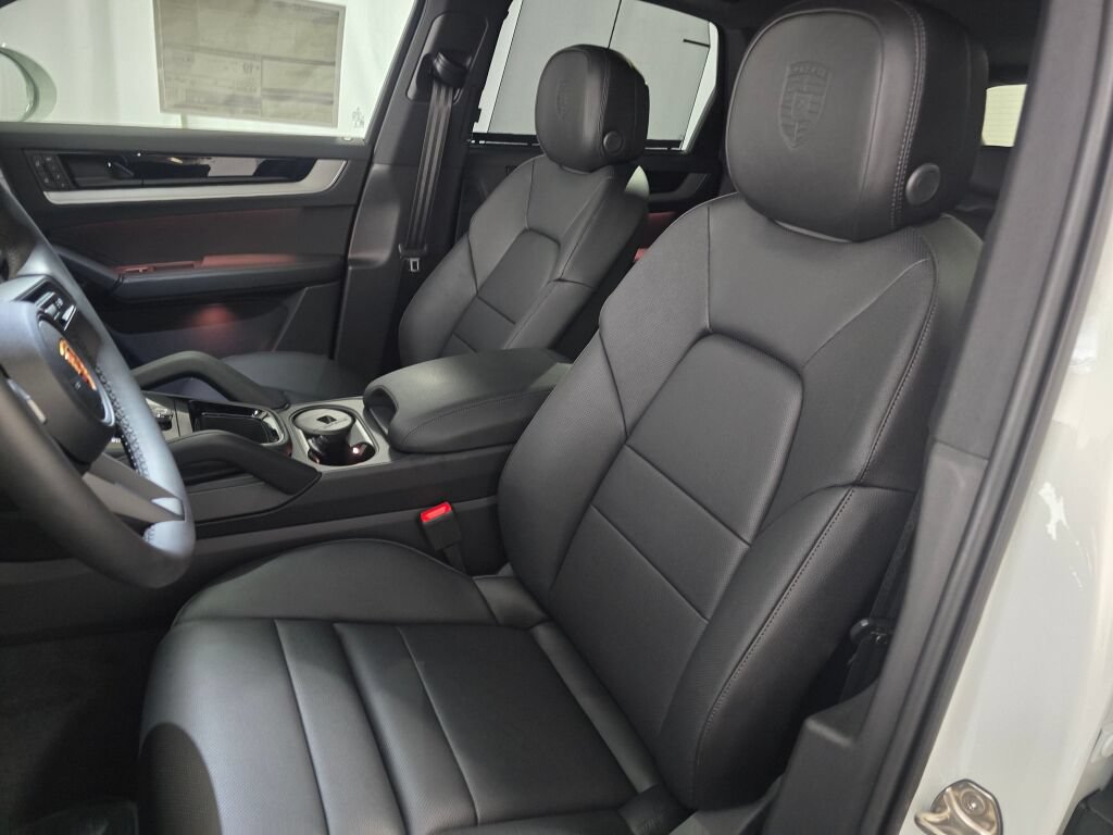 New 2026 Porsche Cayenne AWD/4WD image 5