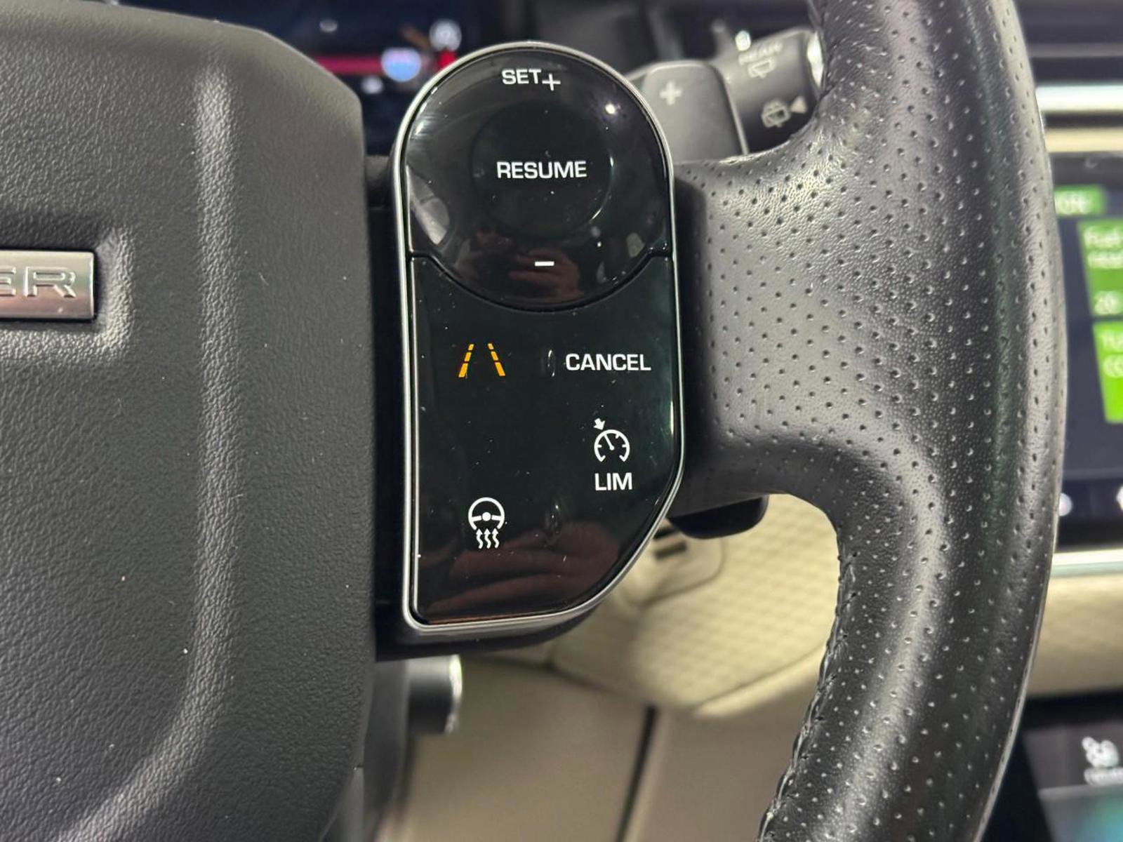 Used 2019 Land Rover Range Rover Velar S image 31