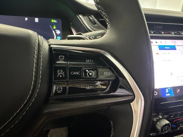 Used 2023 Jeep Grand Cherokee Overland AWD/4WD image 39
