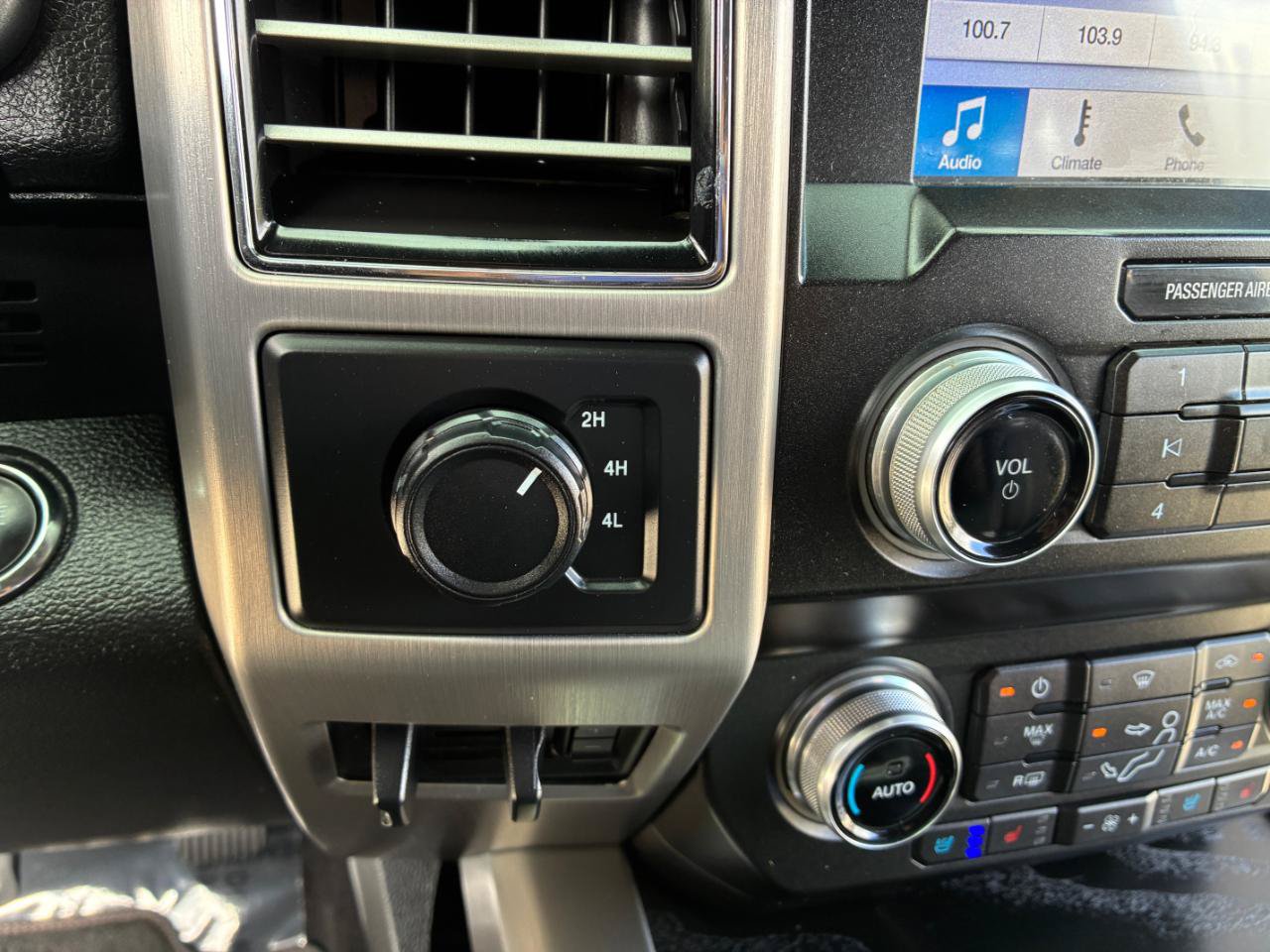 Used 2019 Ford F350 Platinum w/ Platinum Ultimate Package AWD/4WD image 32