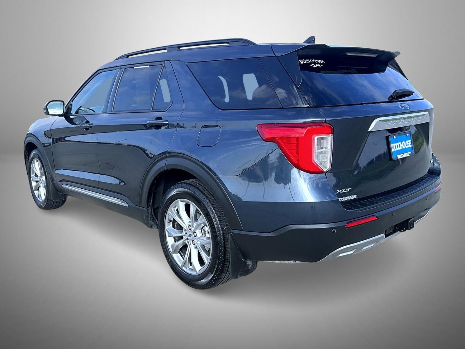 Used 2024 Ford Explorer XLT w/ Equipment Group 202A AWD/4WD image 7