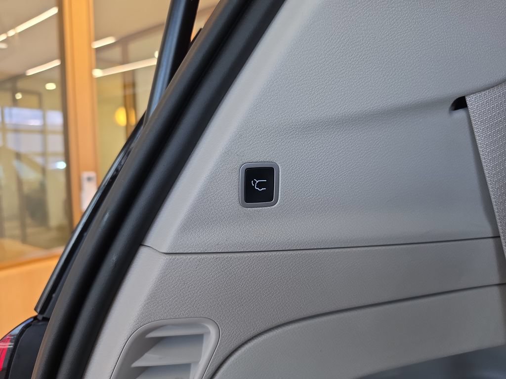 Used 2023 Chrysler Pacifica Touring-L FWD image 41