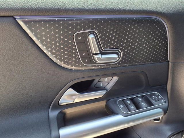 Used 2025 Mercedes-Benz GLA 250 image 13