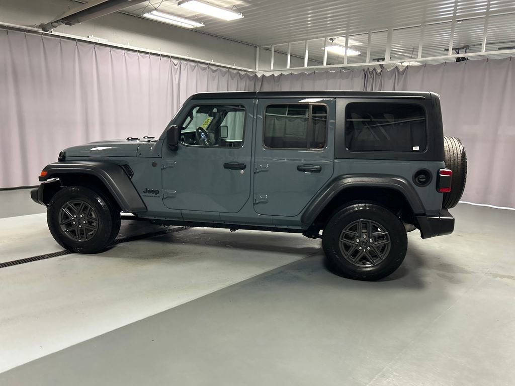 Used 2024 Jeep Wrangler Unlimited Sport AWD/4WD image 4