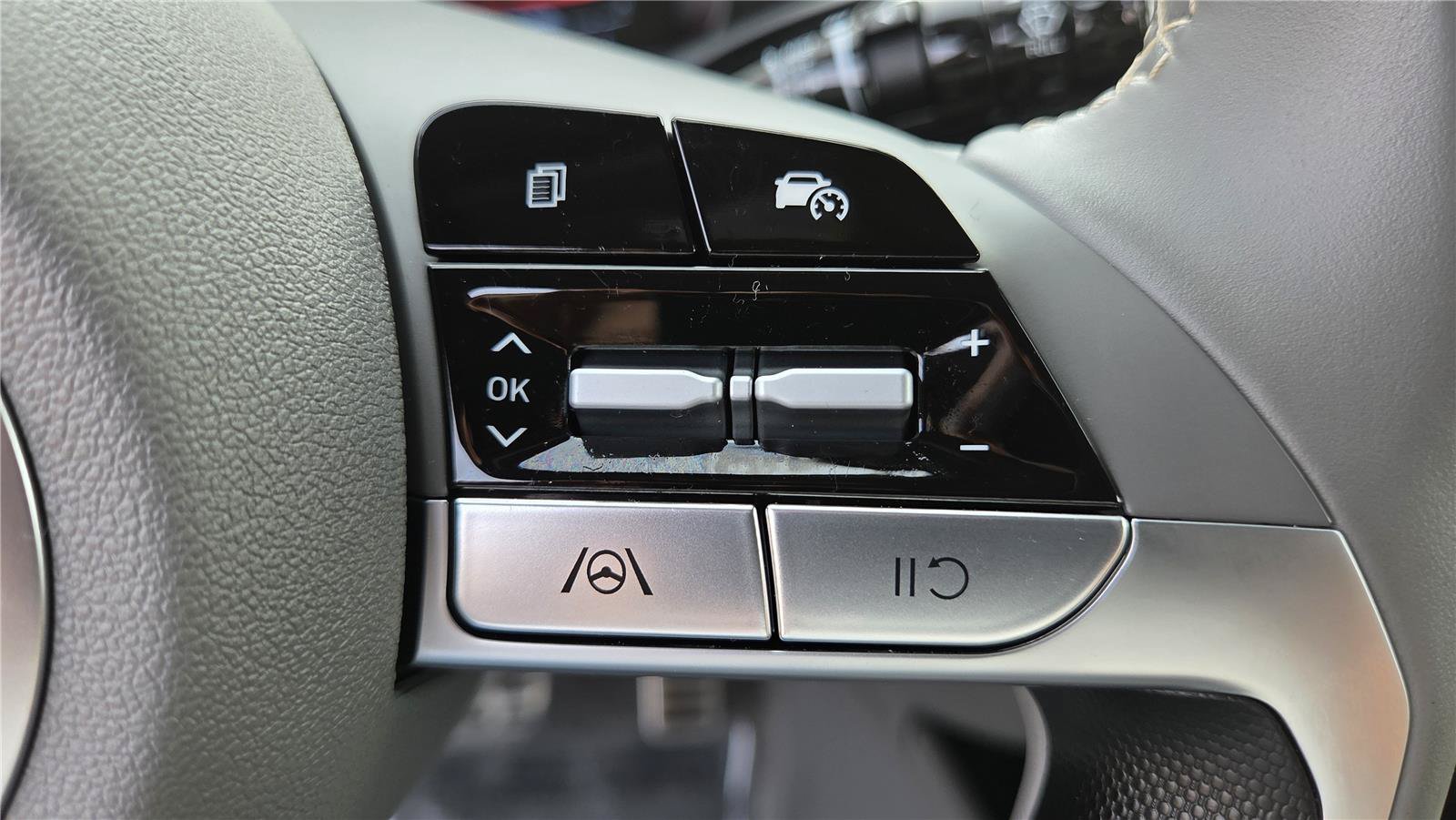 Used 2025 Hyundai Elantra Sport w/ Cargo Package FWD image 19