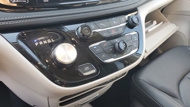 Certified 2023 Chrysler Pacifica Touring-L FWD image 16