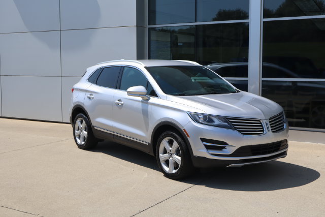 Used 2017 Lincoln MKC Premiere AWD/4WD image 2