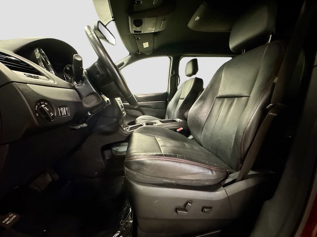 Used 2018 Dodge Grand Caravan GT image 27