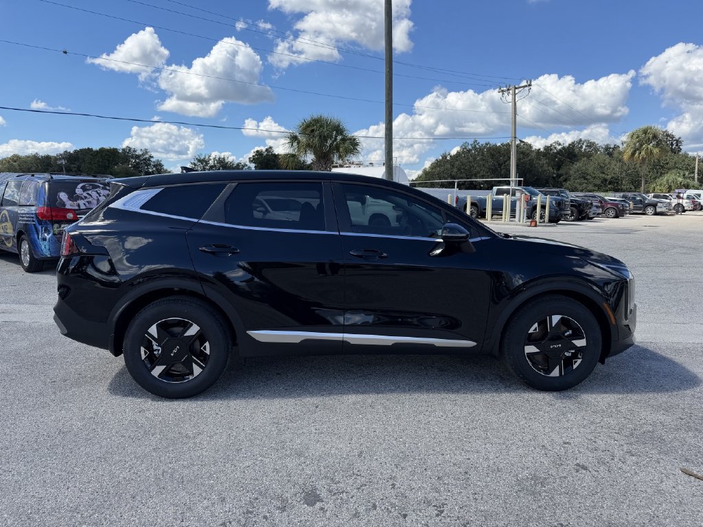 New 2027 Kia Sportage LX w/ LX Convenience Package FWD image 3