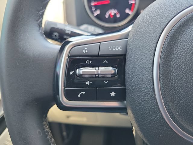 Used 2024 Kia Carnival LX FWD image 22