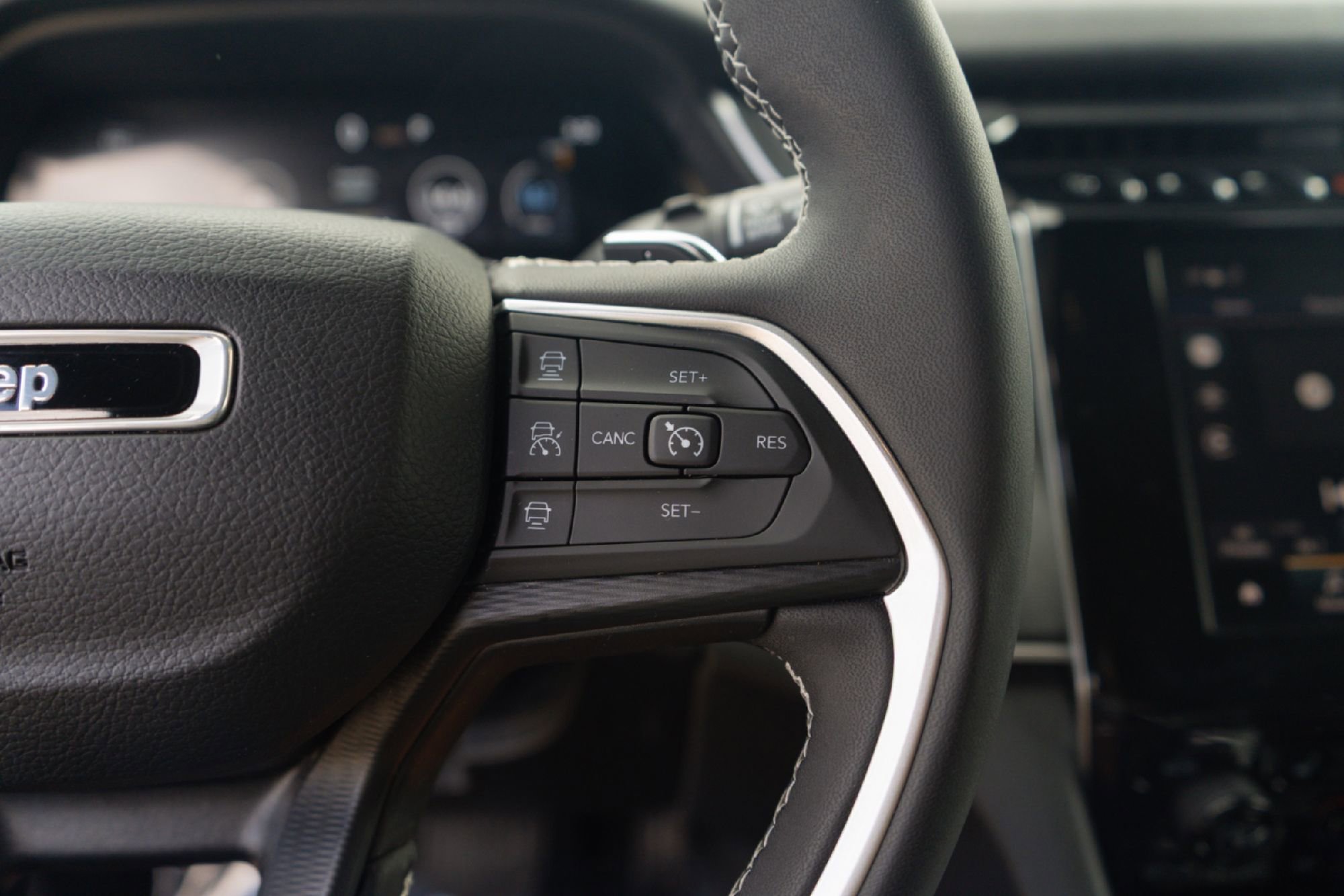 Used 2023 Jeep Grand Cherokee Altitude AWD/4WD image 12