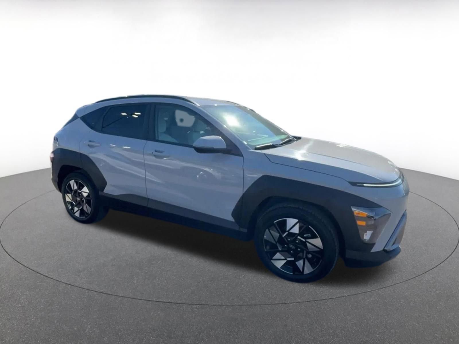 Used 2025 Hyundai Kona SEL image 2