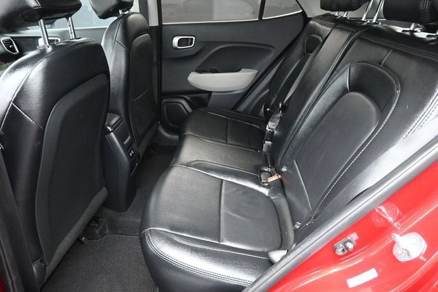 Used 2024 Hyundai Venue SEL FWD image 10